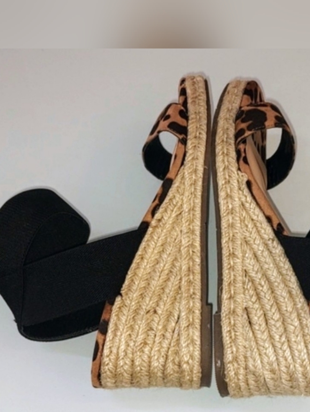 Comfort 1946 Leopard Print Wedge Cross Strap Sandals Size 9 - Picture 8 of 8